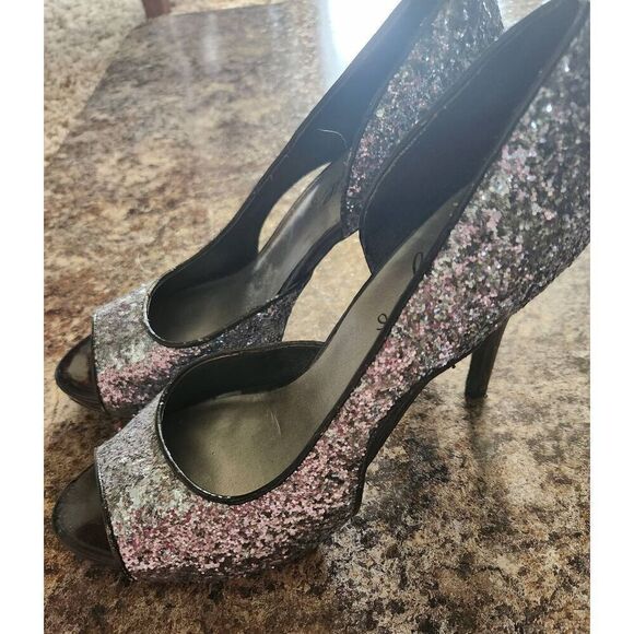 ɗ Fergie silver sparkly and black high heel pumps m - Picture 2 of 12